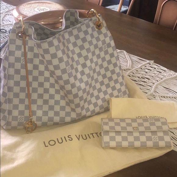 Louis Vuitton Handbags - Louis Vuitton Artsy Bag only!